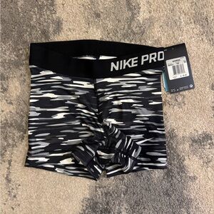 NWT Nike Pro Black and Gray Patterned Shorts